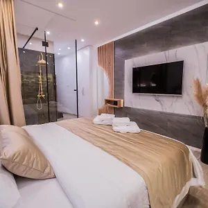 Emperor's Luxury - Unique Unesco Site Split